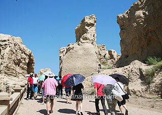 Tourists to Jiaohe